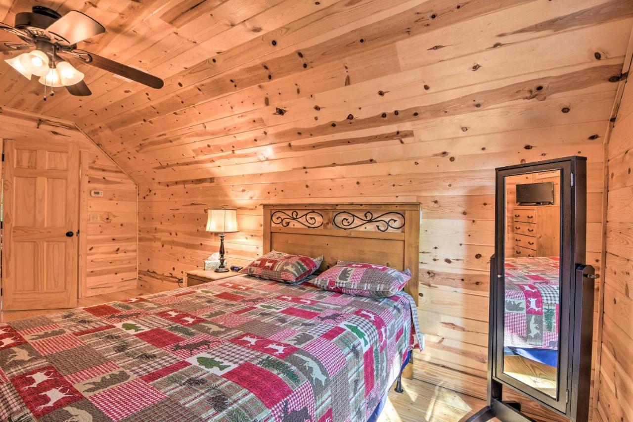 Secluded Cabin With Deck 13 Miles To Downtown マーフィ エクステリア 写真